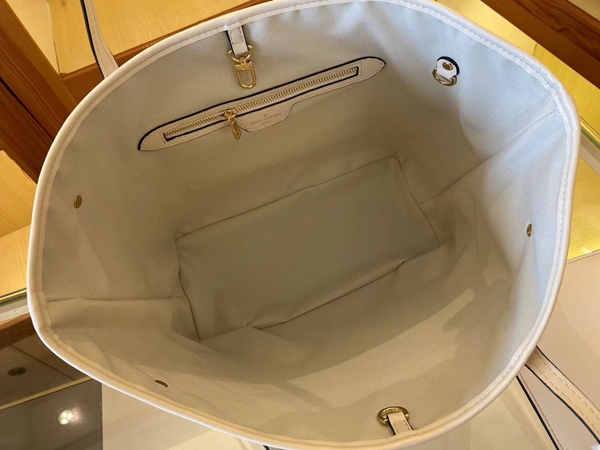 ルイヴィトンバッグ着用イメージ